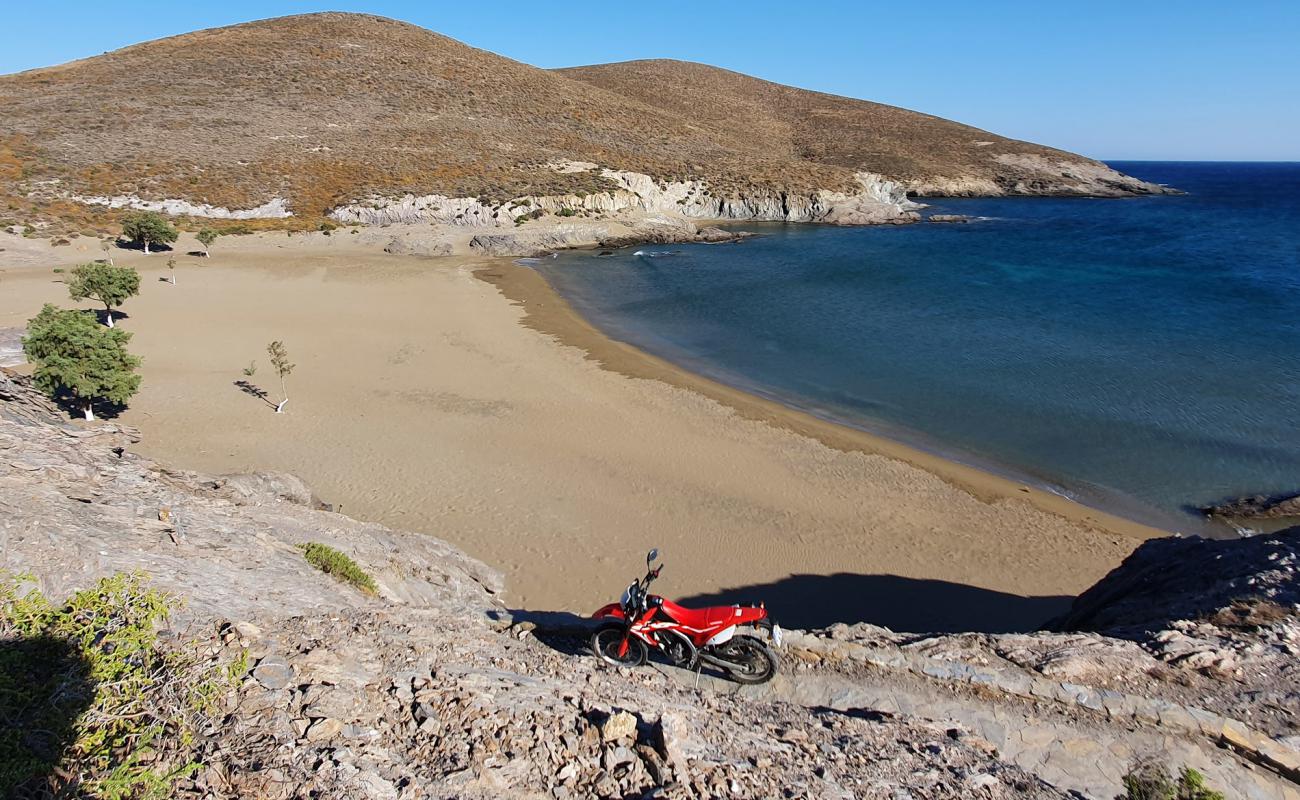 Lazaretta beach'in fotoğrafı kahverengi kum yüzey ile