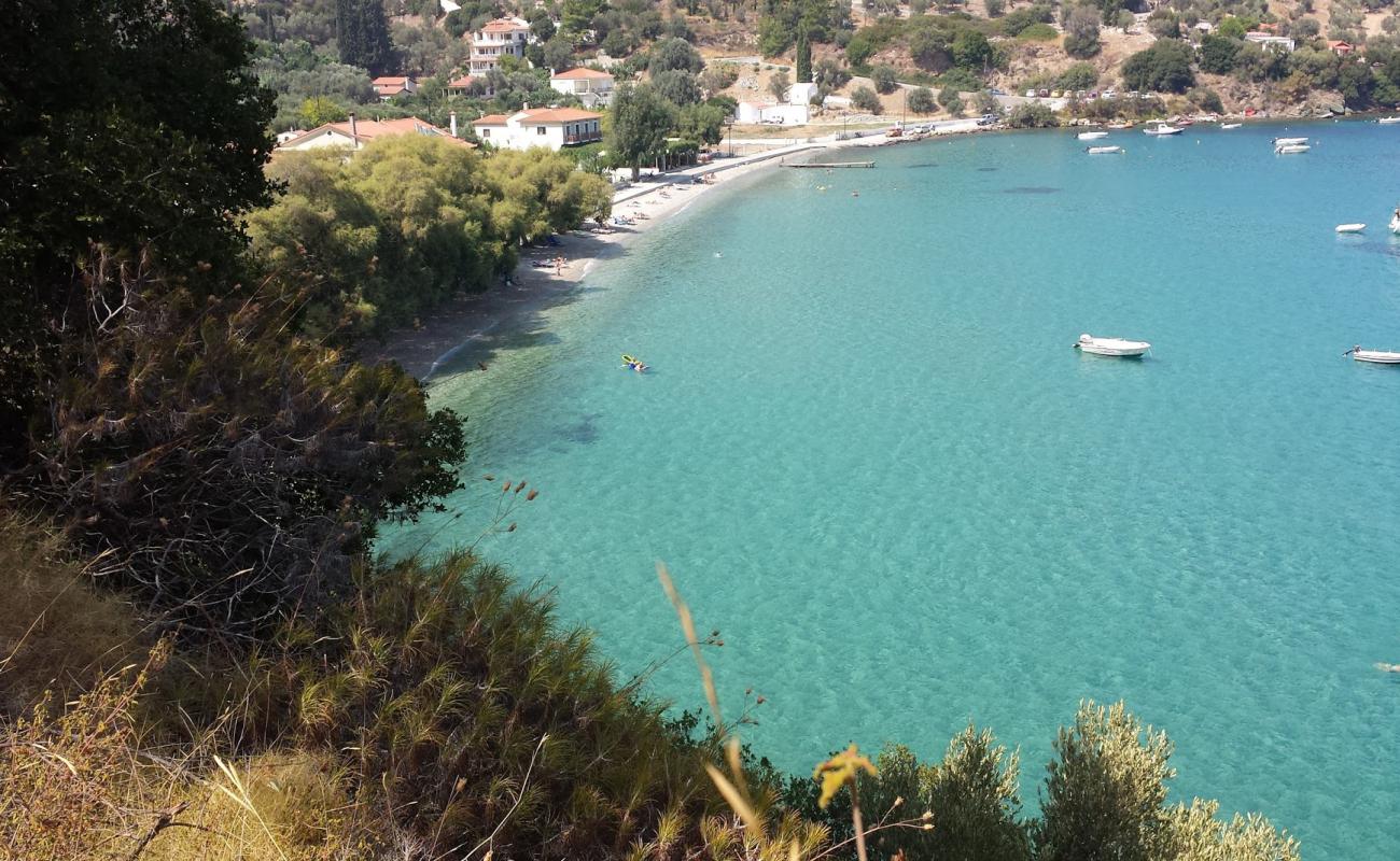 Kerveli beach'in fotoğrafı çakıl ile kum yüzey ile