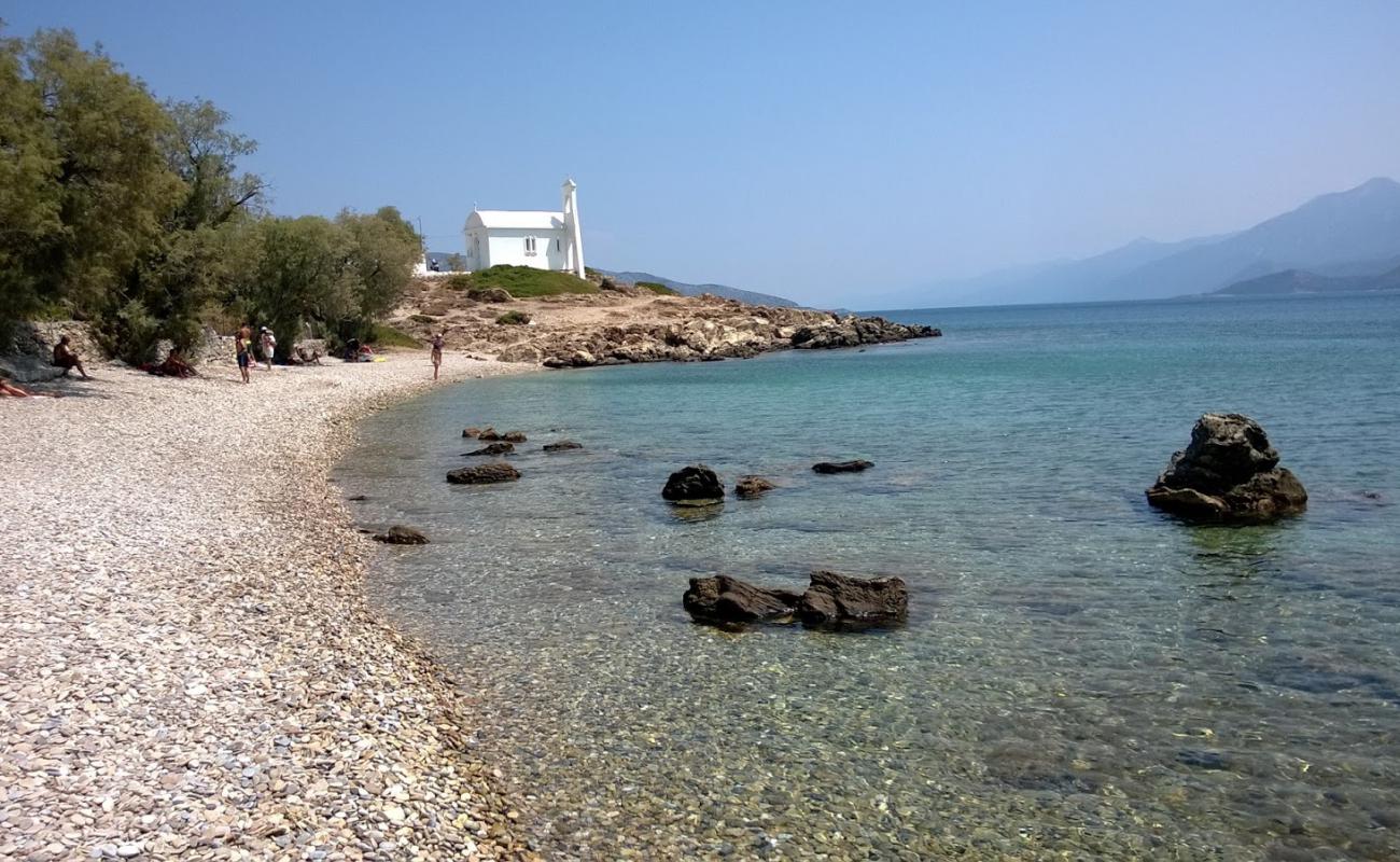 Pountes beach'in fotoğrafı hafif çakıl yüzey ile