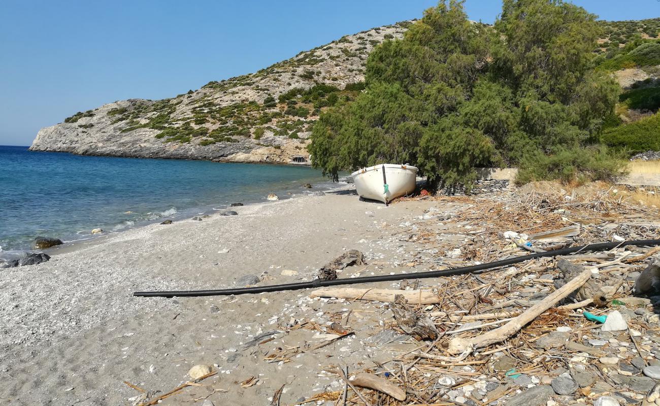 Kato Kiriako'in fotoğrafı bej kum ve çakıl yüzey ile