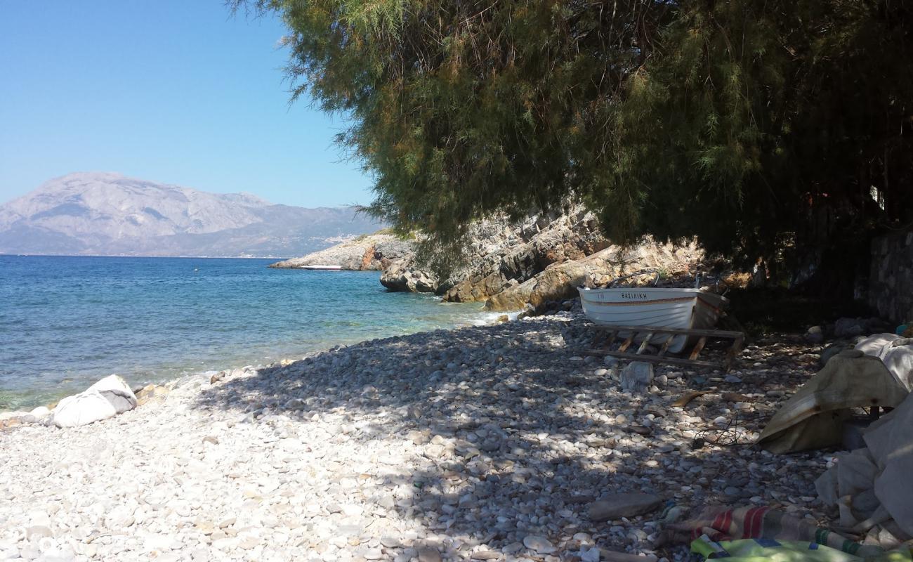 Kyrgianni beach'in fotoğrafı bej çakıl yüzey ile