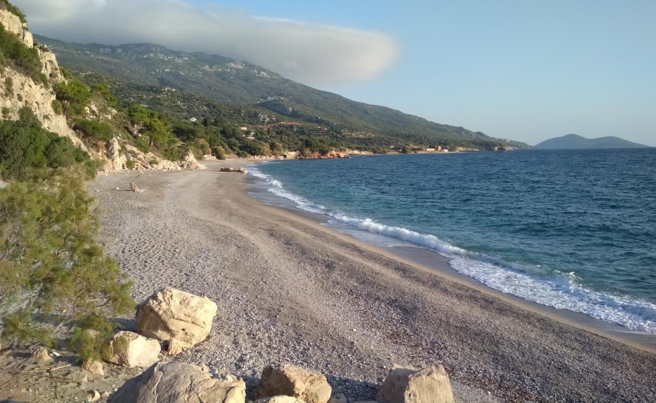 Perri beach Samos'in fotoğrafı çakıl ile kum yüzey ile