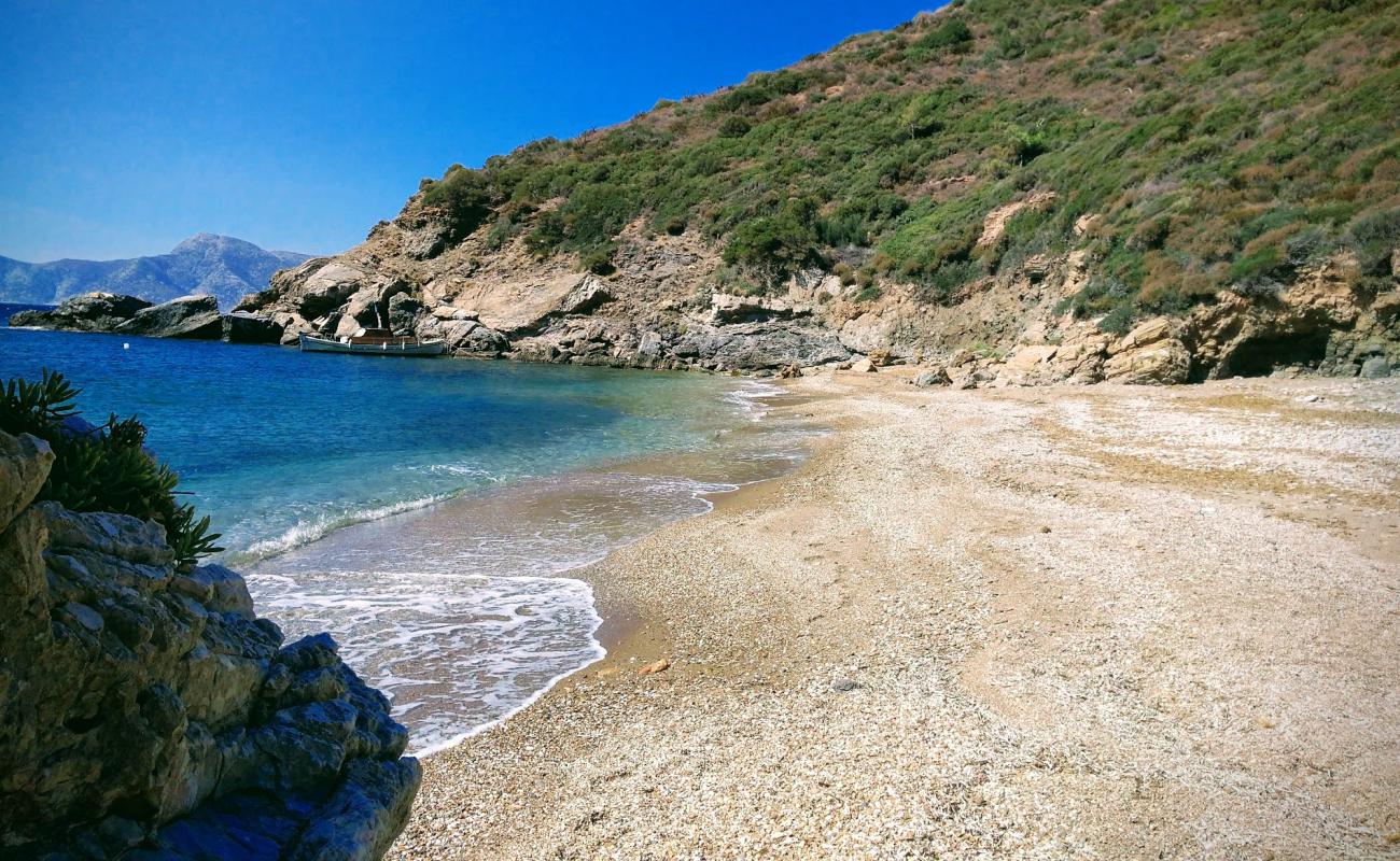 Klima beach'in fotoğrafı bej kum ve çakıl yüzey ile