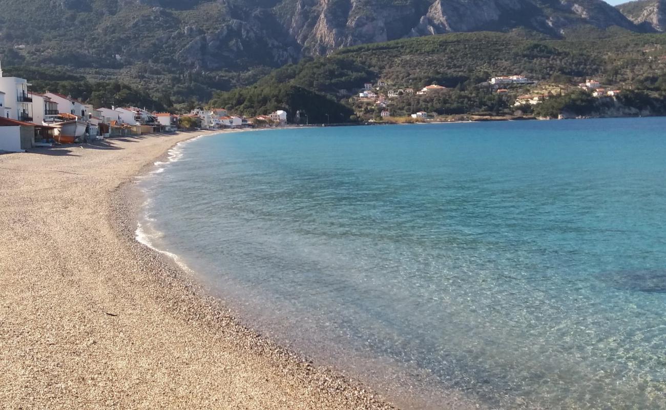 Paralia Kokkari'in fotoğrafı hafif çakıl yüzey ile