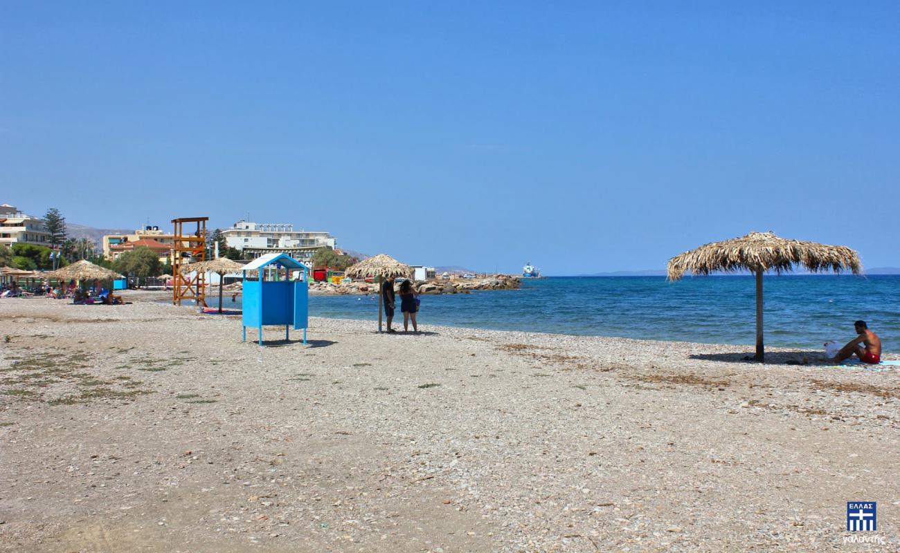 Paralia Chiou'in fotoğrafı bej çakıl yüzey ile