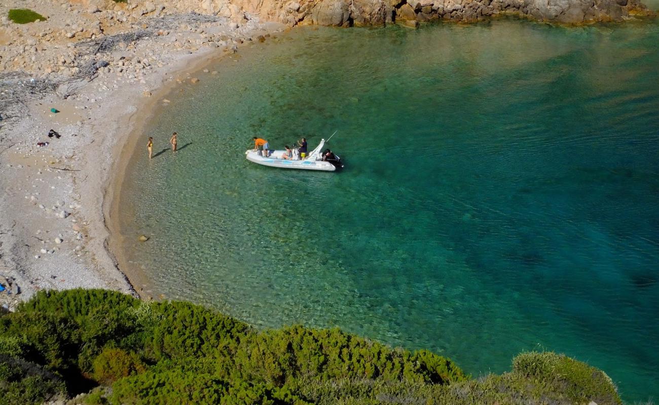 Agios Nikitas beach'in fotoğrafı parlak kum ve kayalar yüzey ile