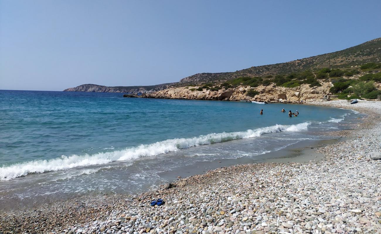 Paralia Karinta'in fotoğrafı gri kum ve çakıl yüzey ile