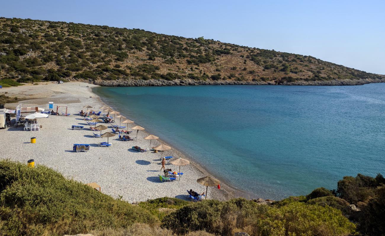 Salagona beach'in fotoğrafı hafif ince çakıl taş yüzey ile