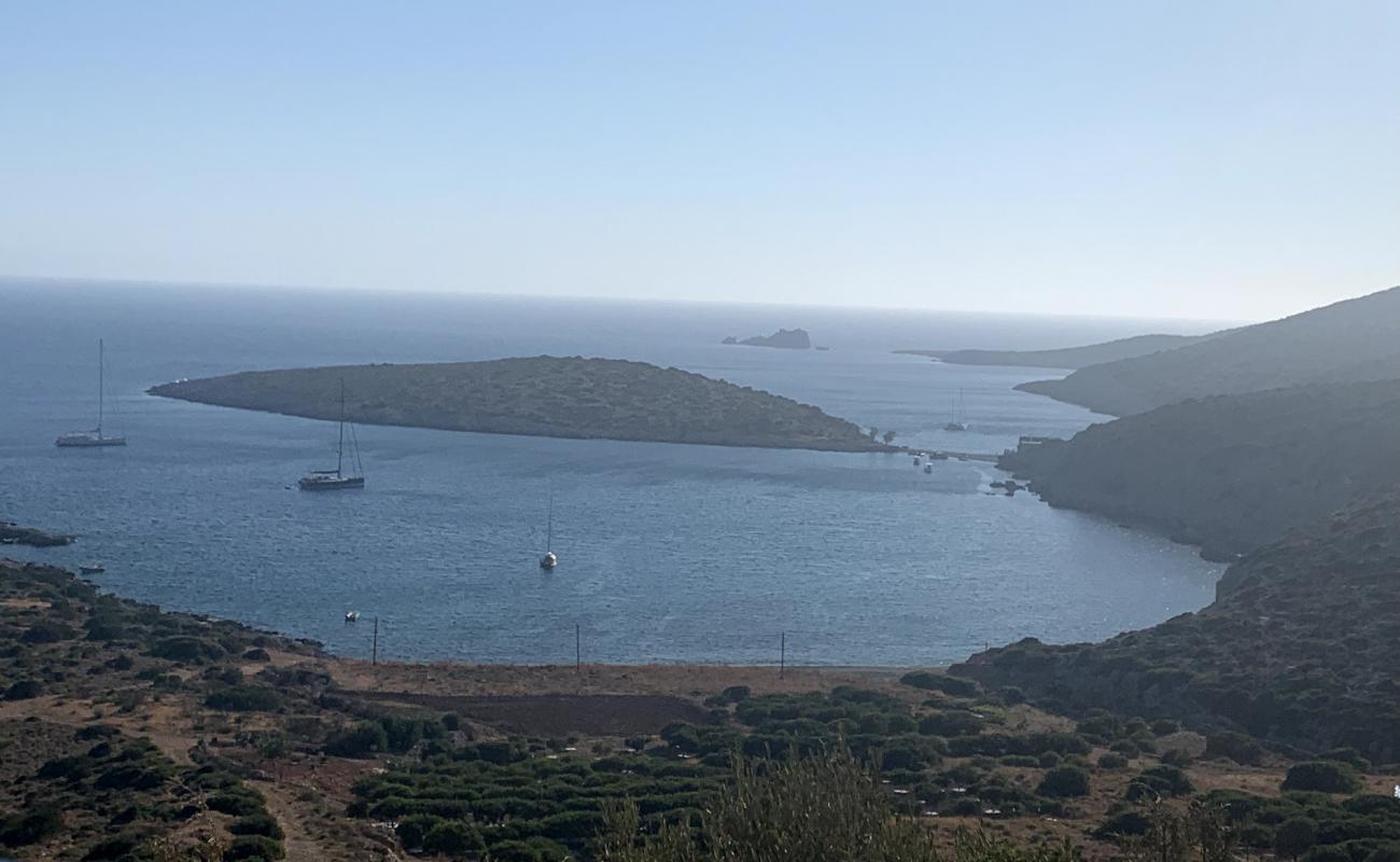 Trachilia beach II'in fotoğrafı hafif çakıl yüzey ile