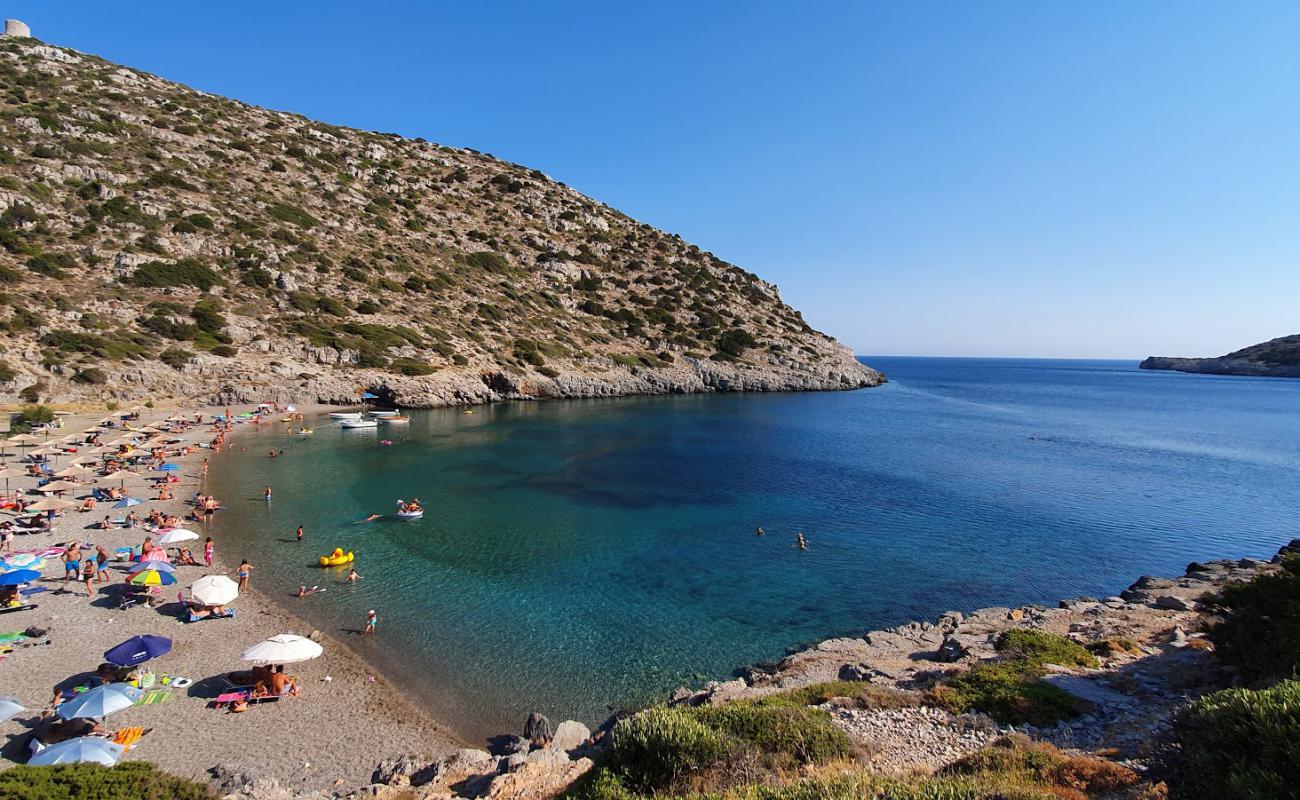 Paralia Avlonia'in fotoğrafı hafif ince çakıl taş yüzey ile