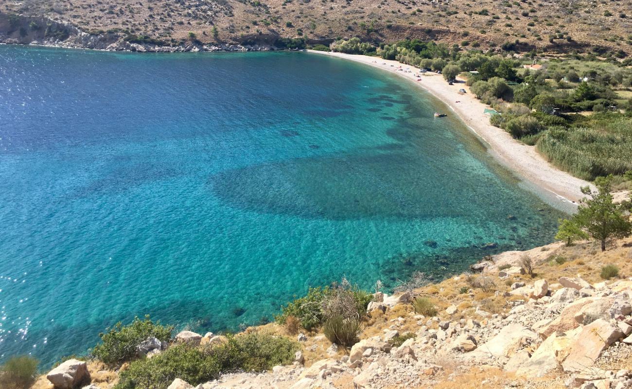 Elinda beach'in fotoğrafı bej çakıl yüzey ile