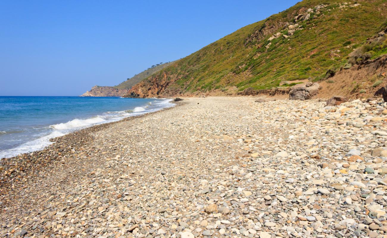 Paralia Kampia'in fotoğrafı gri çakıl taşı yüzey ile