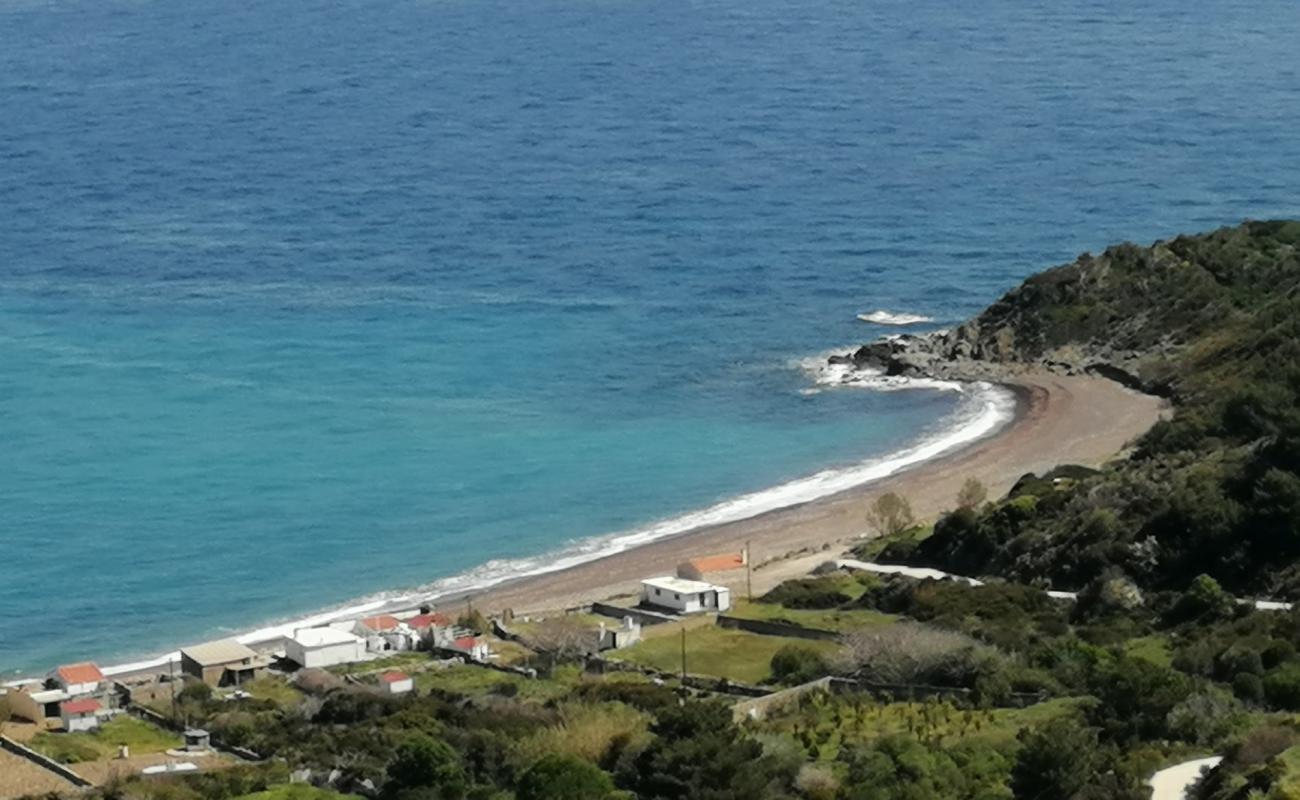 Saint Nicholas Beach'in fotoğrafı gri çakıl taşı yüzey ile