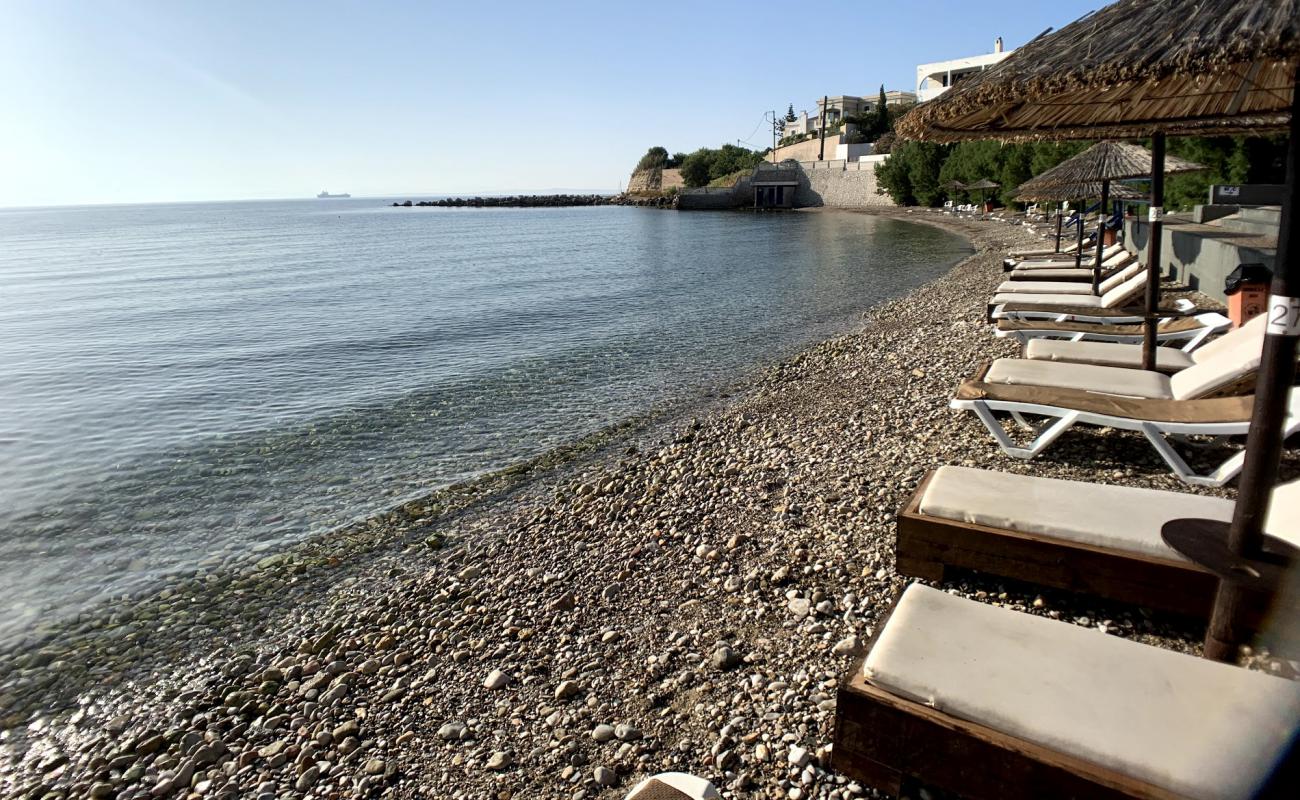 Lo Bay'in fotoğrafı bej çakıl yüzey ile