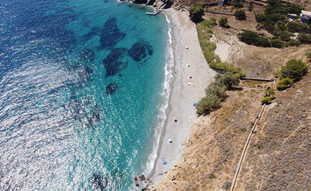 Psili Ammos'in fotoğrafı gri kum ve çakıllar yüzey ile
