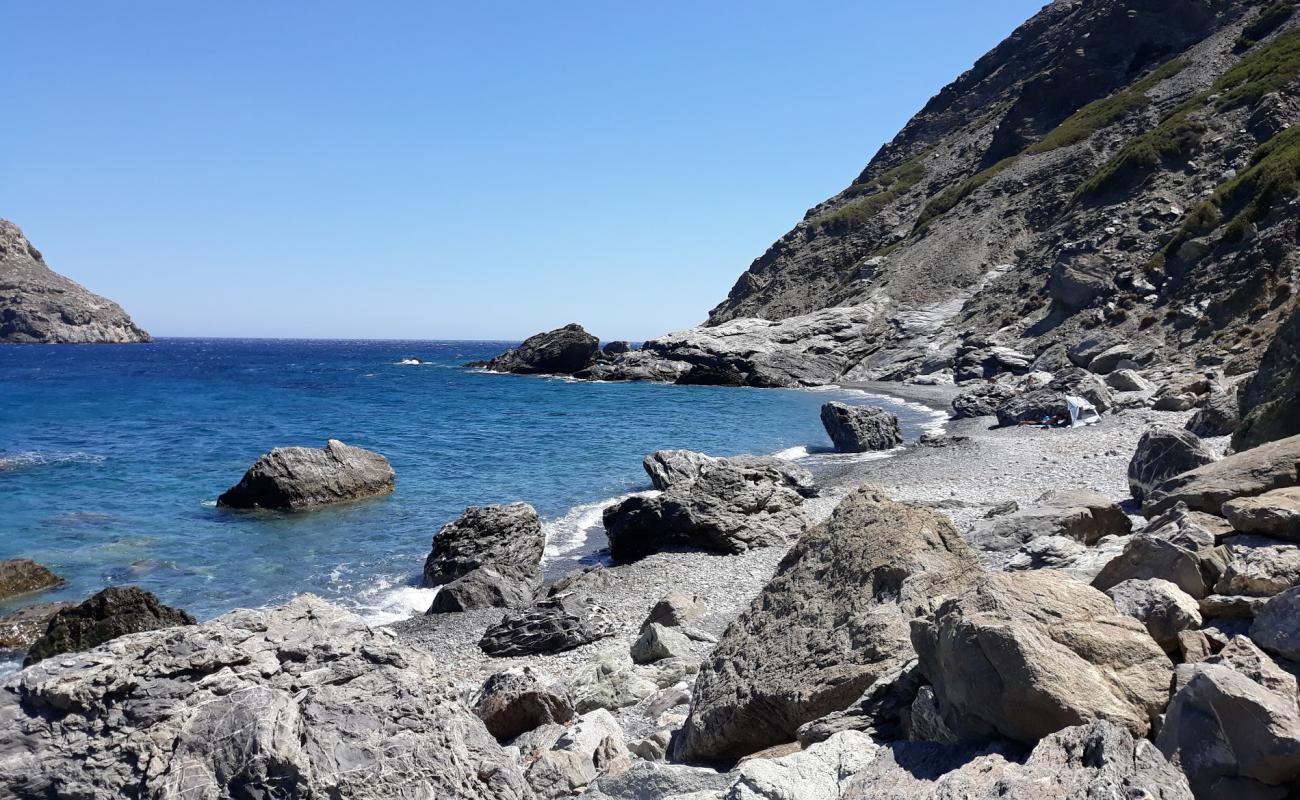 Kambi beach'in fotoğrafı gri çakıl taşı yüzey ile