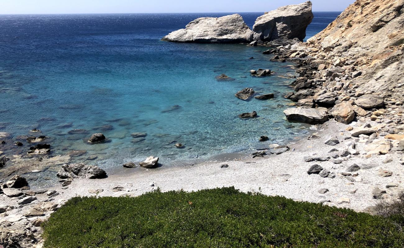Paralia Ammoudi'in fotoğrafı bej çakıl yüzey ile
