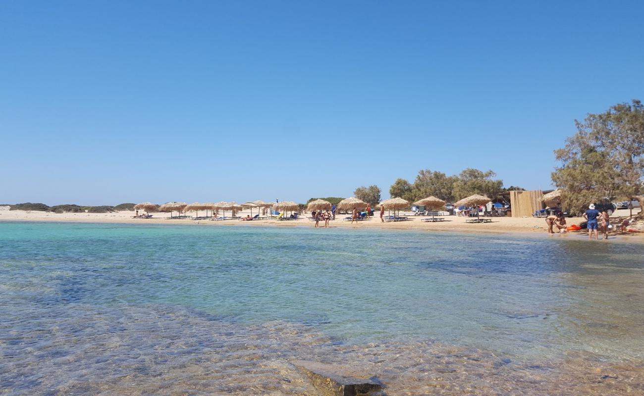 Kalotaritissa Beach'in fotoğrafı parlak kum ve kayalar yüzey ile