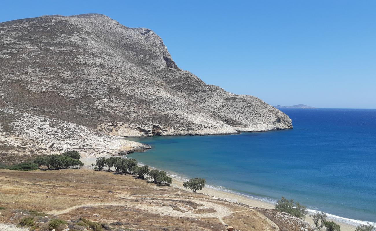 Paralia Monastiri'in fotoğrafı parlak kum yüzey ile