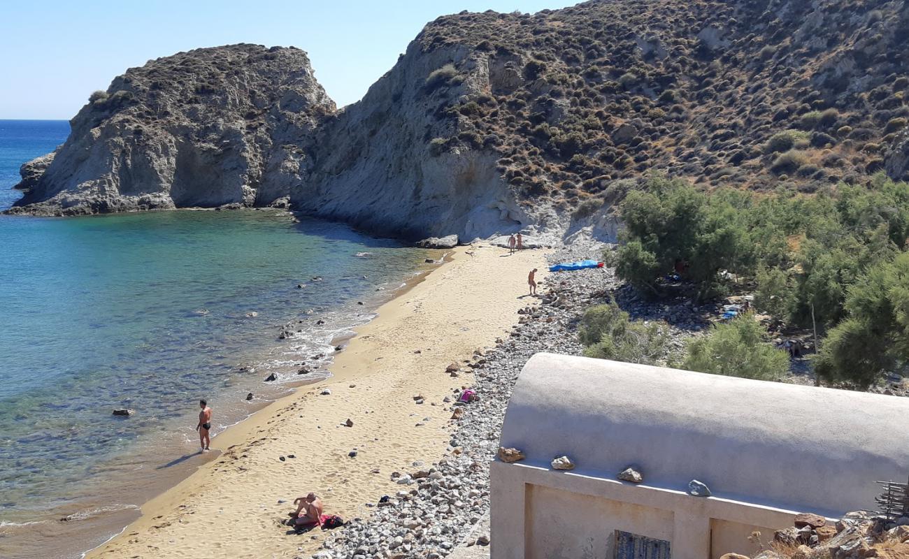 Katsouni beach'in fotoğrafı çakıl ile kum yüzey ile