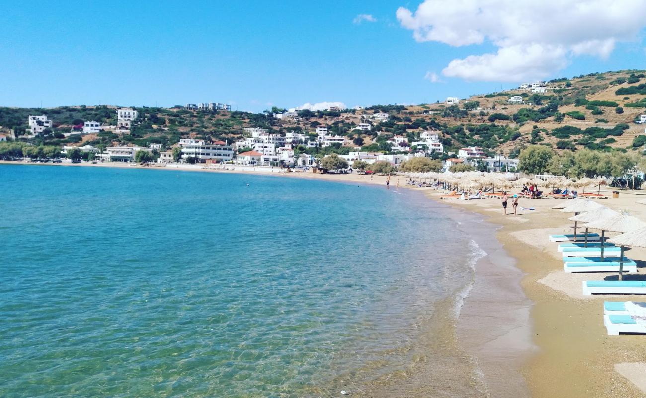 Batsi Plajı'in fotoğrafı parlak kum yüzey ile