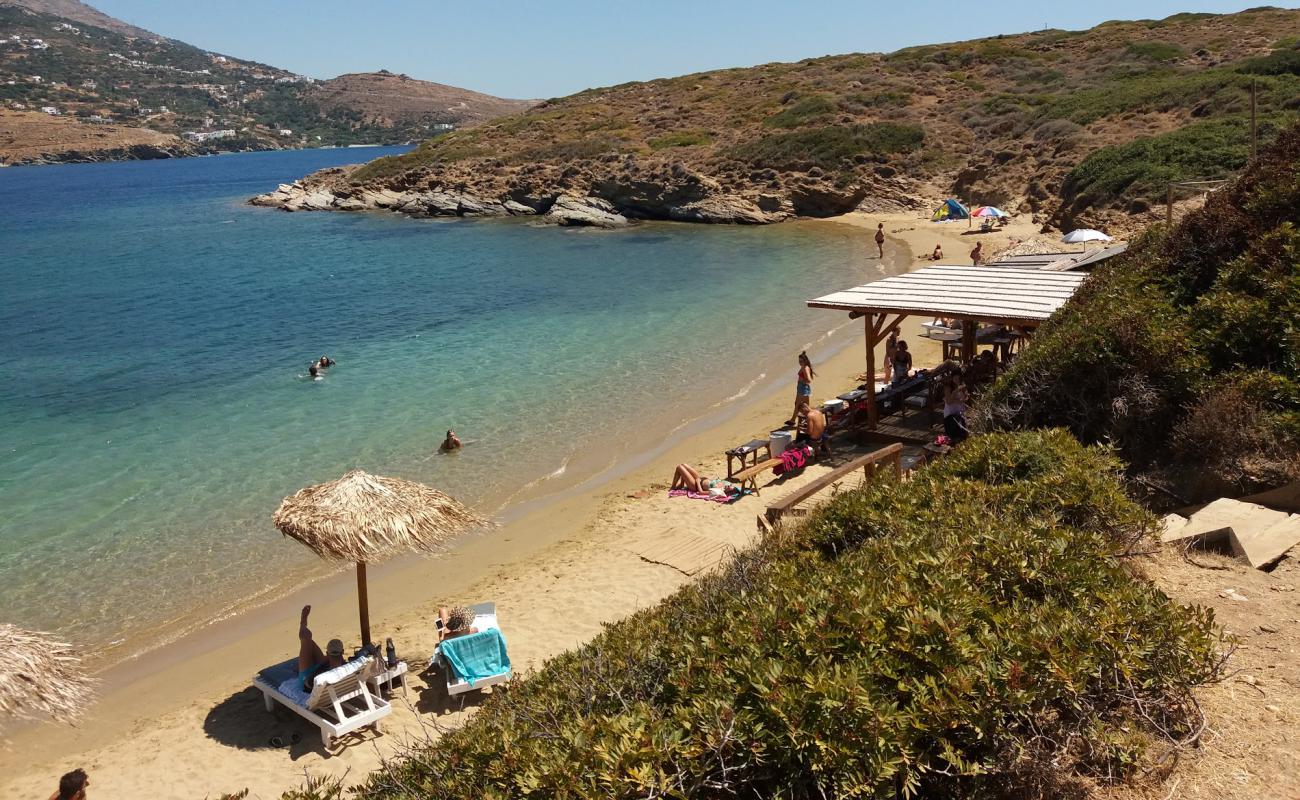 Colona Beach'in fotoğrafı parlak kum yüzey ile