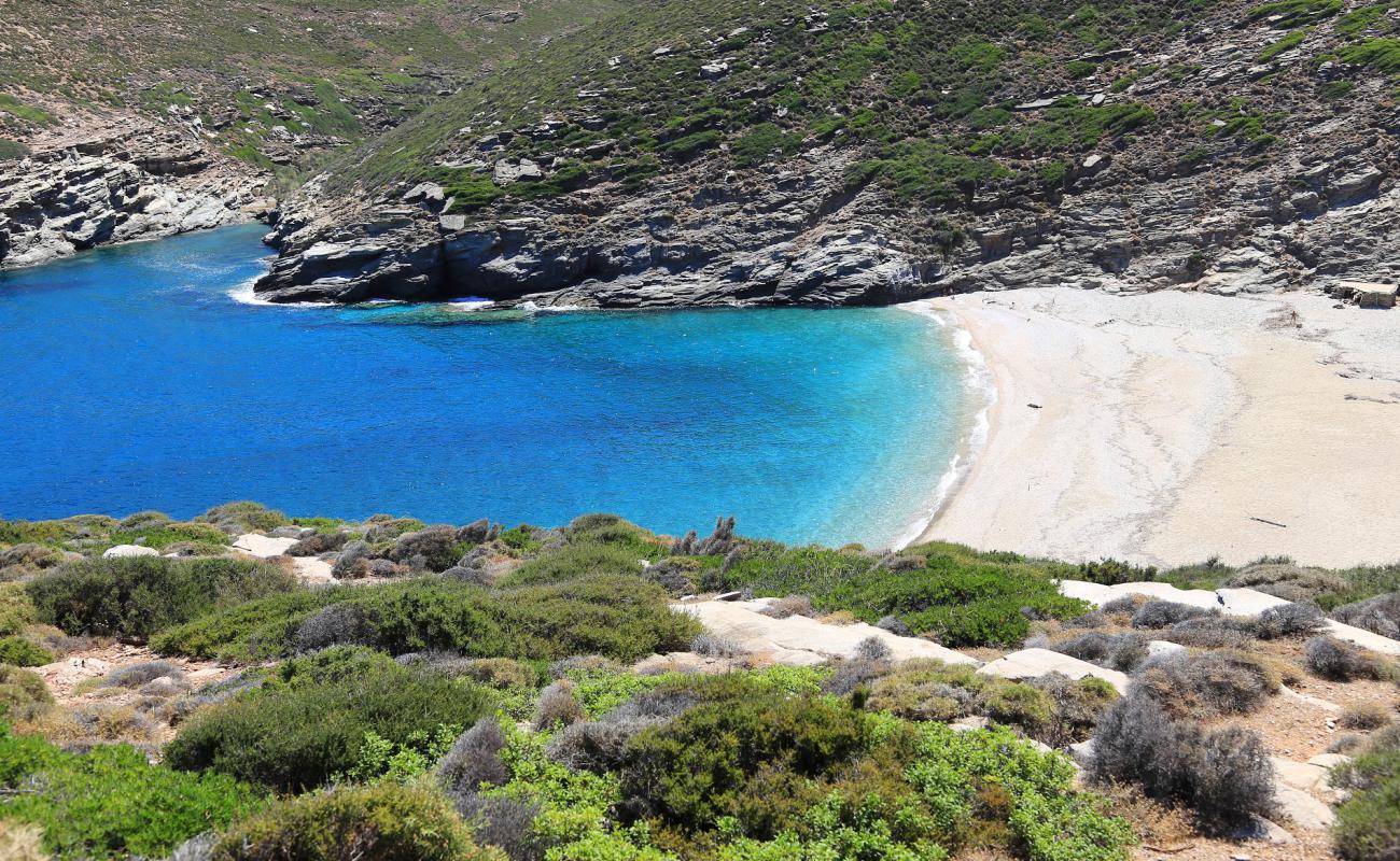 Paralia Lefka'in fotoğrafı hafif ince çakıl taş yüzey ile