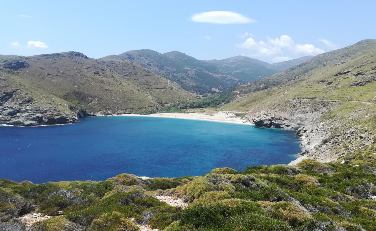 Achla beach'in fotoğrafı hafif ince çakıl taş yüzey ile