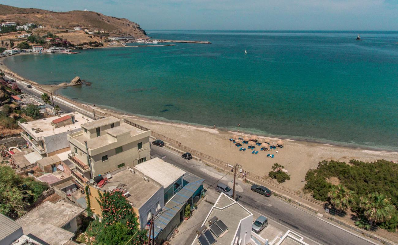 Neimporio beach'in fotoğrafı parlak kum yüzey ile