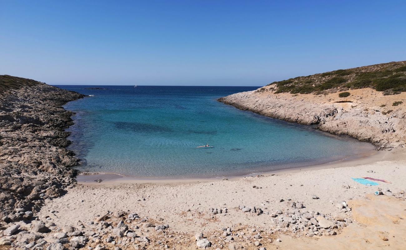 Faneromeni beach'in fotoğrafı açık bej kum yüzey ile