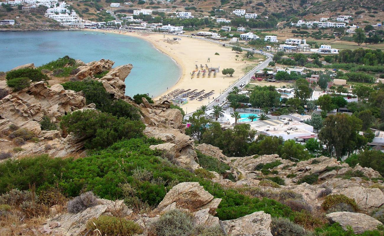 Paralia Gialos'in fotoğrafı kahverengi kum yüzey ile