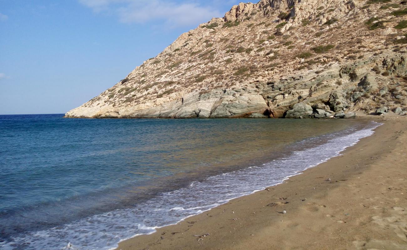 Loretzaina beach'in fotoğrafı açık bej kum yüzey ile