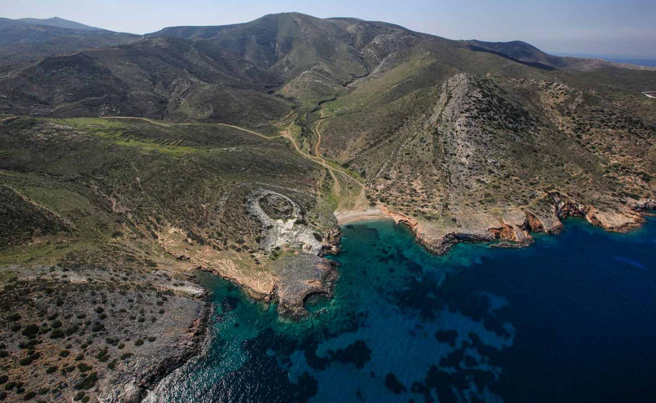 Water beach'in fotoğrafı bej kum ve çakıl yüzey ile