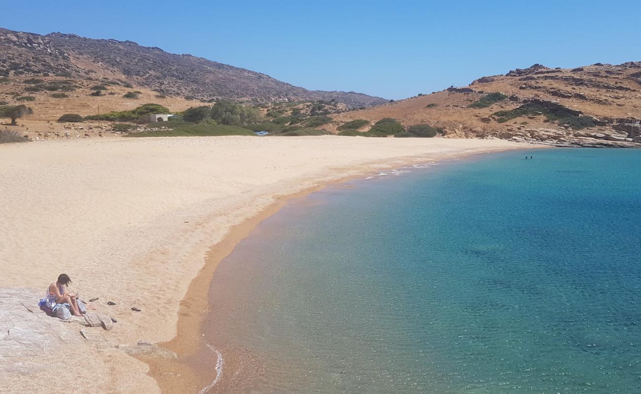 Paralia Plakes'in fotoğrafı açık bej kum yüzey ile