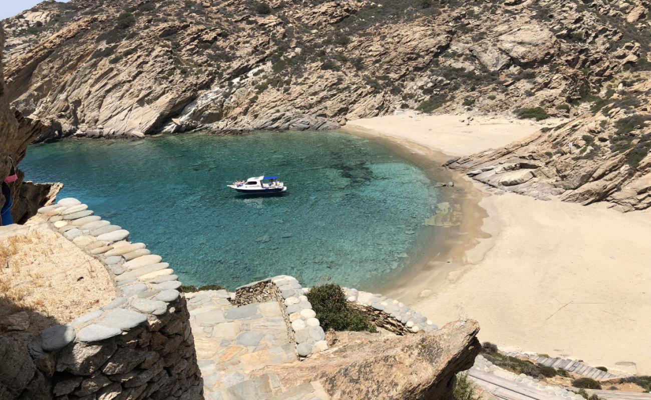 Tripiti beach'in fotoğrafı parlak kum yüzey ile