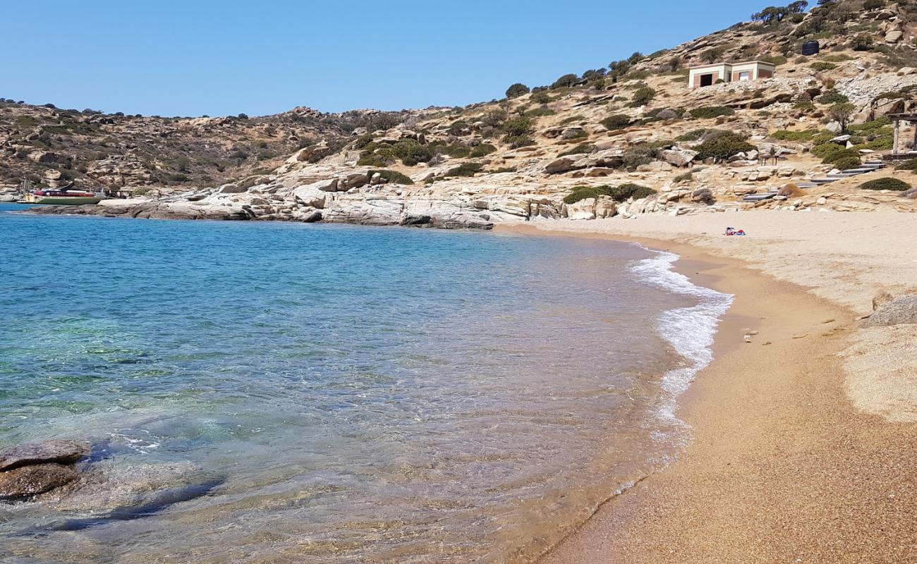 Paralia Pikri Nero'in fotoğrafı açık bej kum yüzey ile