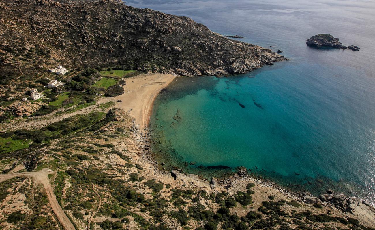 Klima beach'in fotoğrafı parlak kum yüzey ile