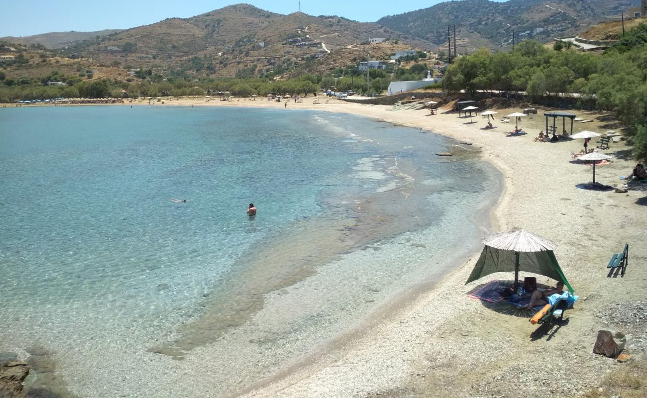 Paralia Otzias'in fotoğrafı kahverengi kum yüzey ile