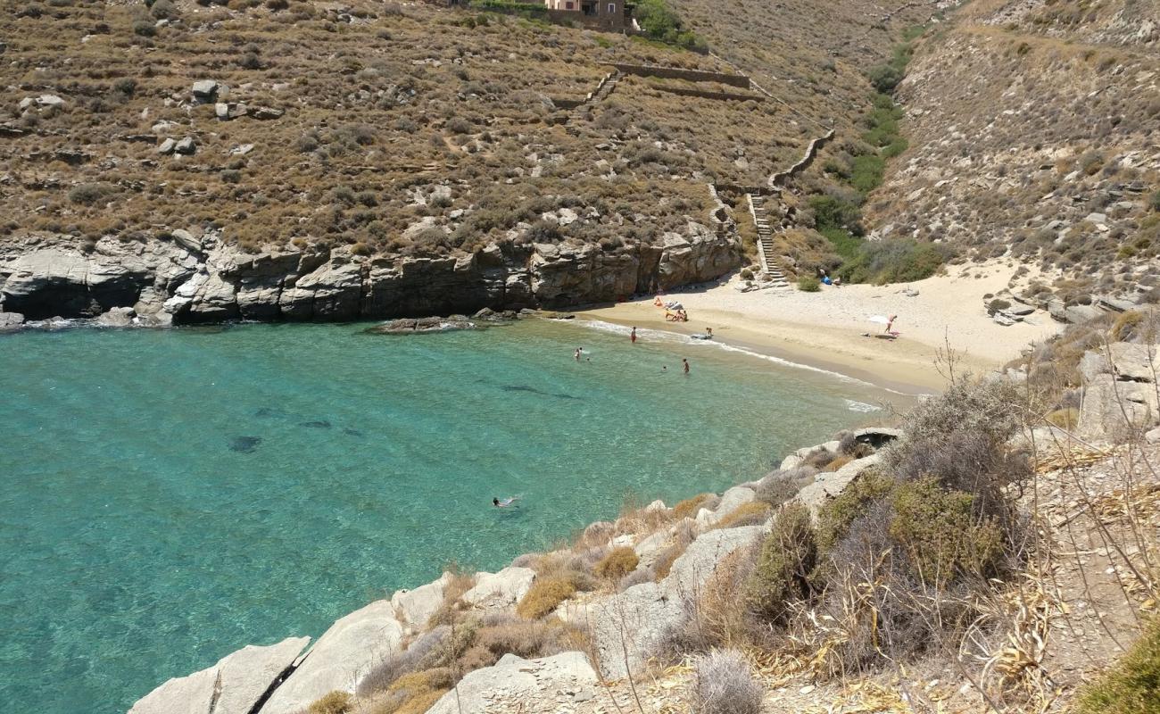 Paralia Kalidonychi'in fotoğrafı parlak kum yüzey ile