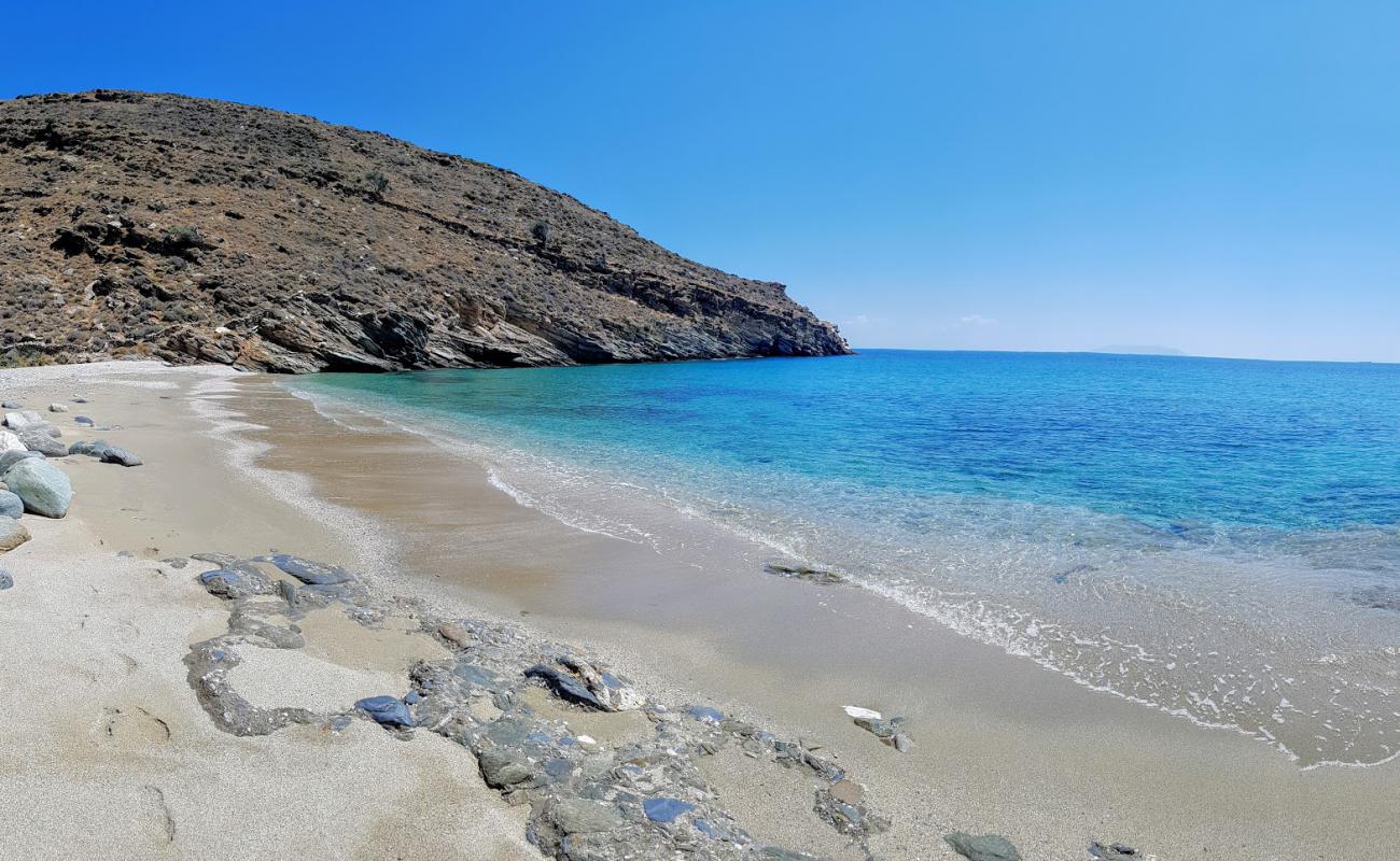 Psathi beach'in fotoğrafı bej kum ve çakıl yüzey ile