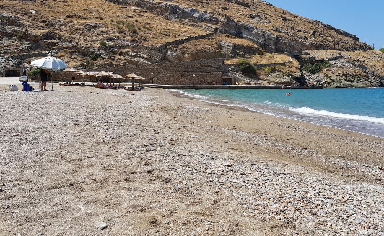 Paralia Pisses'in fotoğrafı bej kum ve çakıl yüzey ile