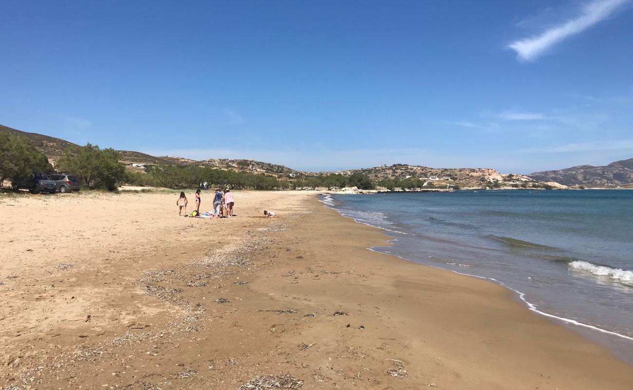 Paralia Mponatsa'in fotoğrafı açık bej kum yüzey ile