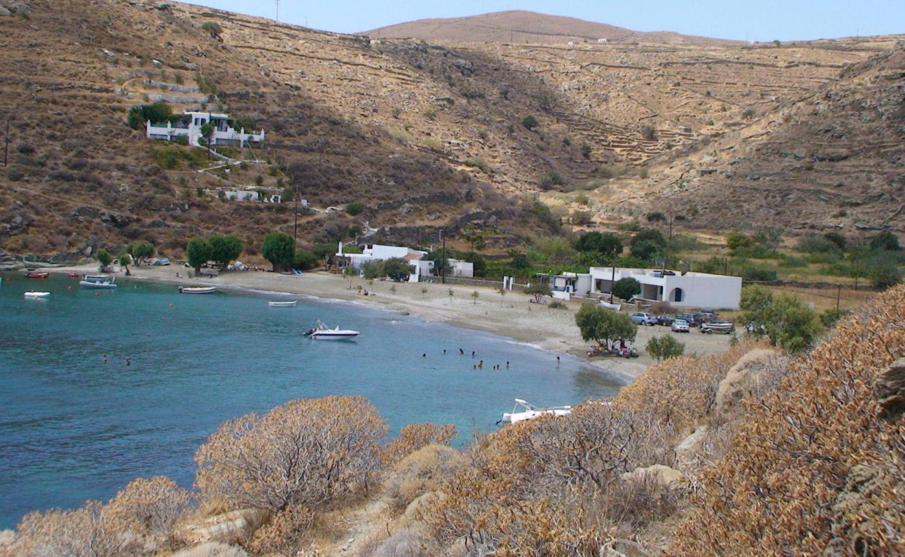 Paralia Kalo Livadi'in fotoğrafı çakıl ile kum yüzey ile