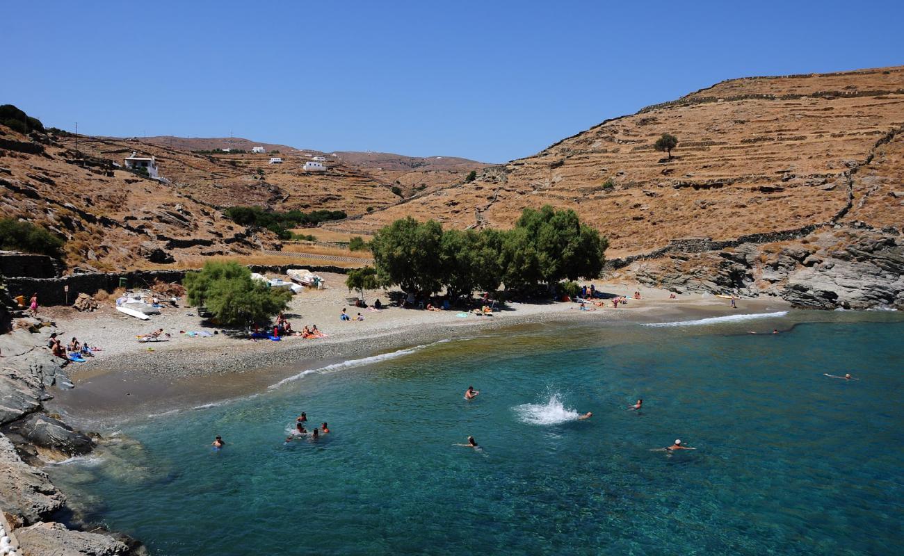 Antonides beach'in fotoğrafı gri kum ve çakıllar yüzey ile