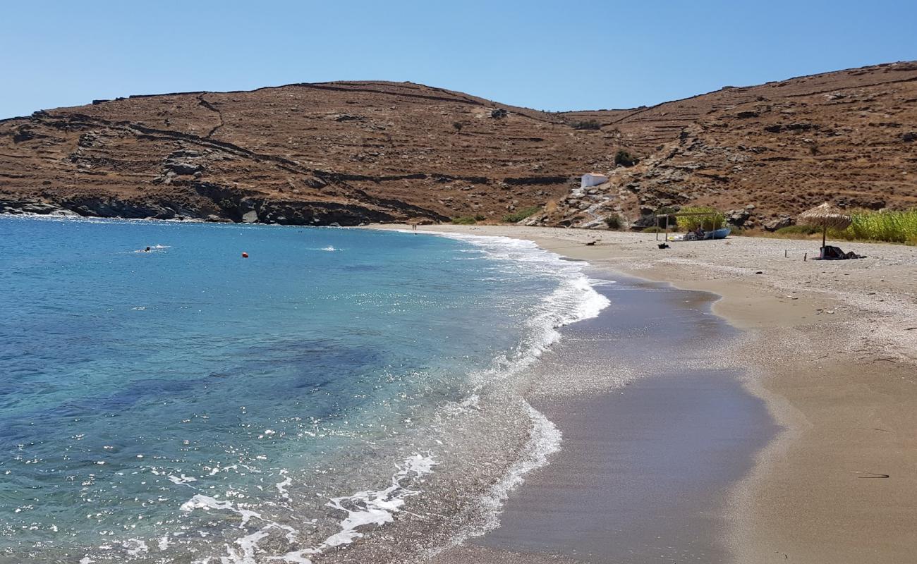 Skylos beach'in fotoğrafı bej kum ve çakıl yüzey ile