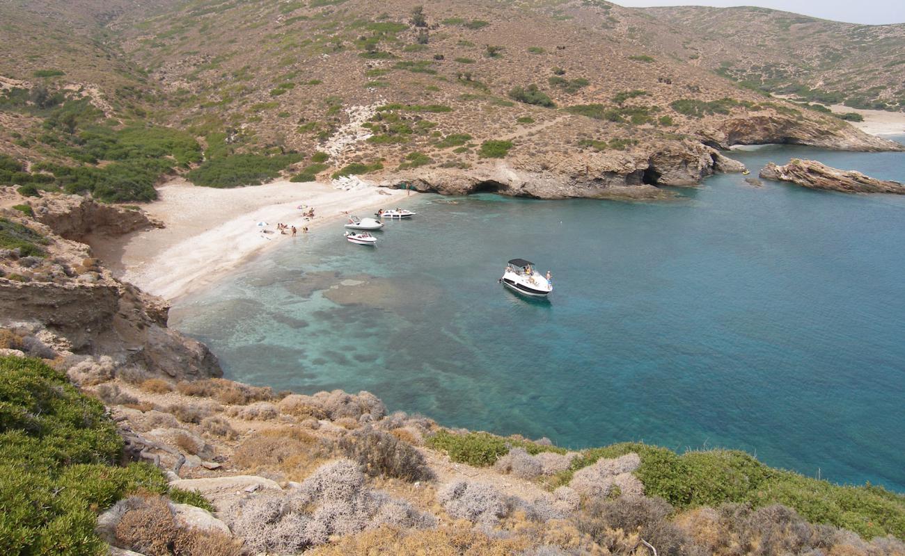 Paralia Makronissos II'in fotoğrafı küçük bej çakıl yüzey ile