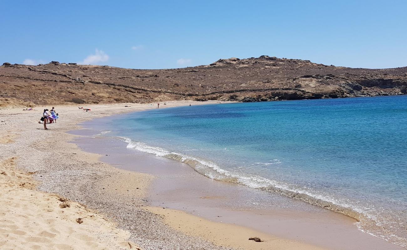 Frangias beach'in fotoğrafı koyu i̇nce çakıl yüzey ile