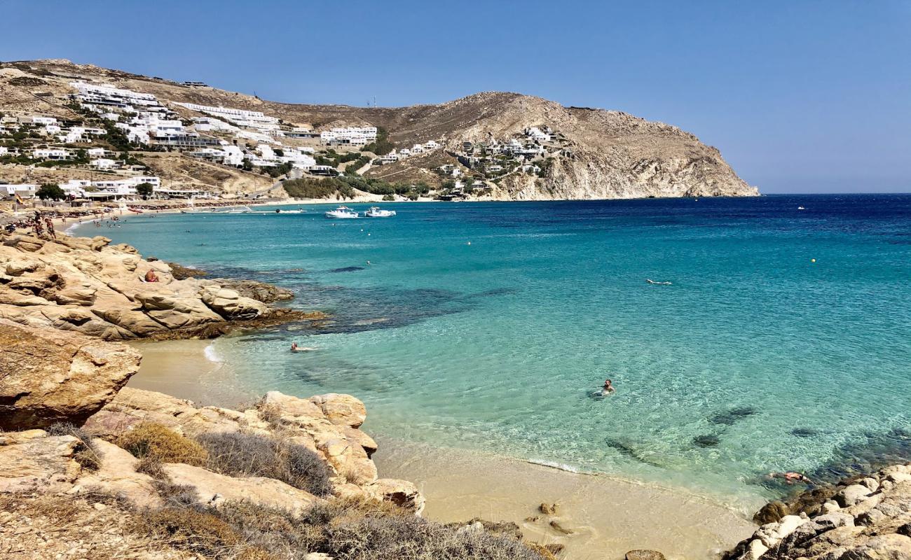 Elia beach II'in fotoğrafı kahverengi kum yüzey ile