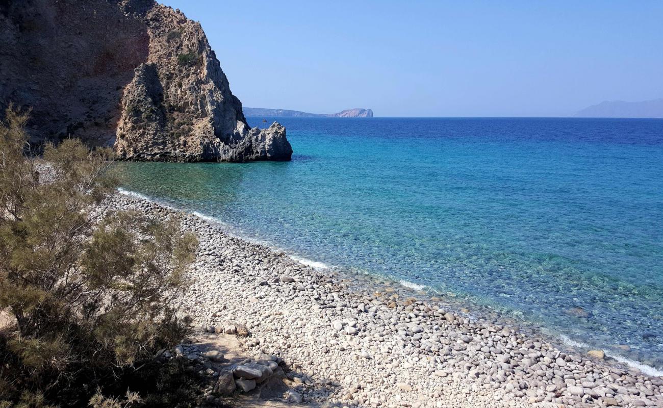 Nerodafni beach'in fotoğrafı bej çakıl yüzey ile
