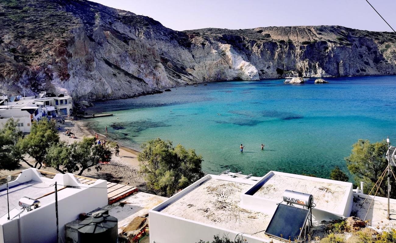 Firopotamos beach'in fotoğrafı bej kum ve çakıl yüzey ile